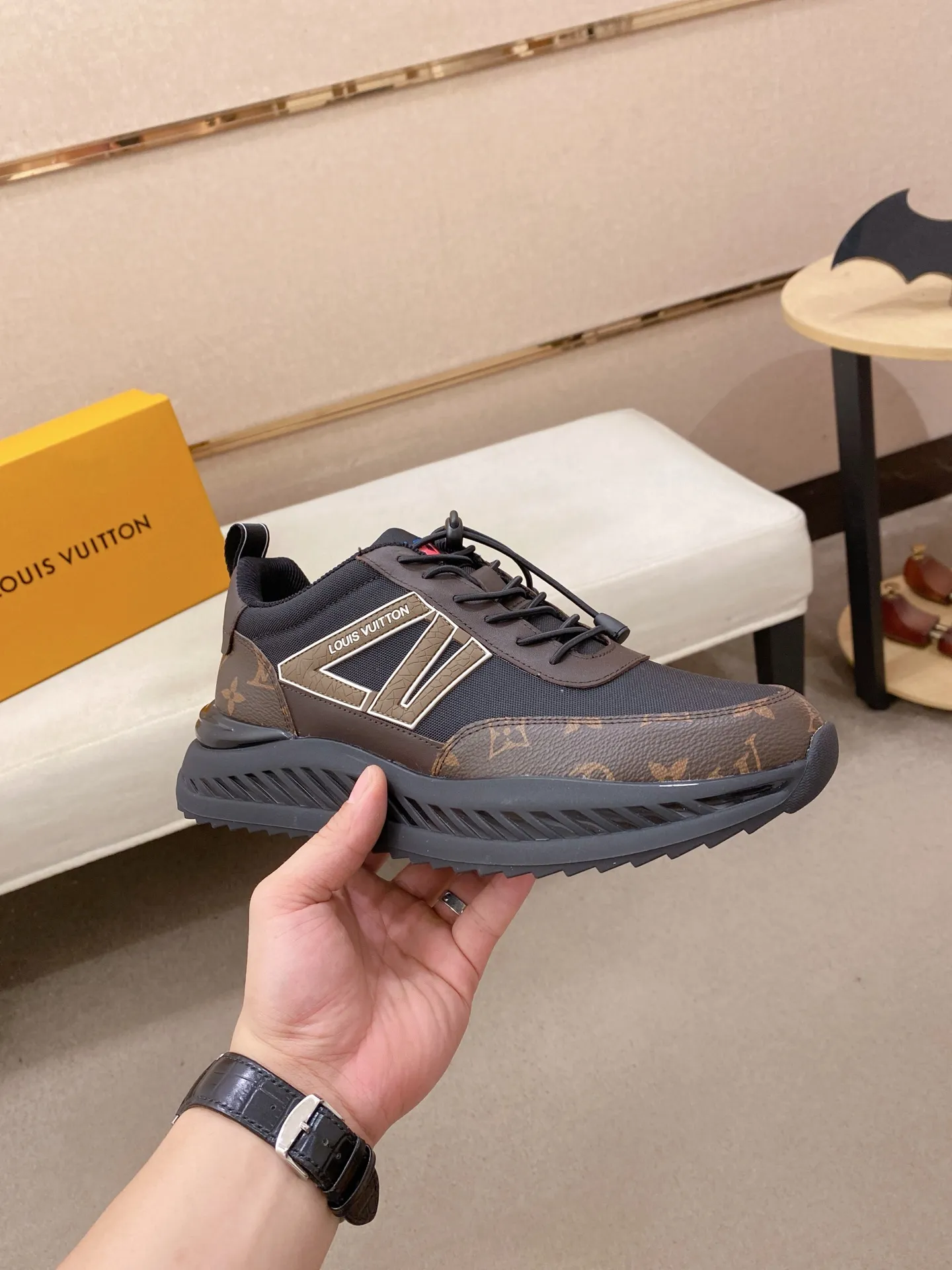 Factory price: 462💰🎉🎉LV~Louis Vuitton trendy men's shoes, new shipments, latest matching, the same style as the official website, super high quality, hot sales of the season [strong][strong][strong]Selected first-layer cowhide, comfortable cowhide lining, original last, comfortable on the feet, wear-resistant rubber outsole, size: 38-44.